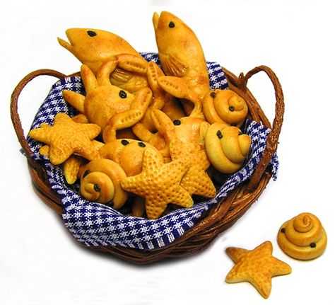 Sea creature bread Animal Shaped Foods, Fish Breading, Fairy Tea Parties, Food Shapes, Bread Shaping, Bread Art, Sea Birthday Party, Dollhouse Food, Tiny Food