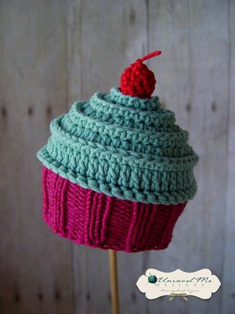 Cupcake Crochet Cupcake Hat, Tasty Cupcakes, Crochet Lovely, Cupcake Hats, Crochet Cupcake, Crochet Baby Hat Patterns, Crochet Kids Hats, Crochet Knit Hat, Crochet Food