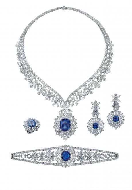 Diamond and Sapphire by Mouawad | Arabia Weddings Real Diamond Necklace, Expensive Diamond, Extraordinary Jewelry, Diamond Jewelry Set, Black Queens, Luxury Jewellery, Jewellery Sets, Necklace Design, Blue Sapphire Diamond