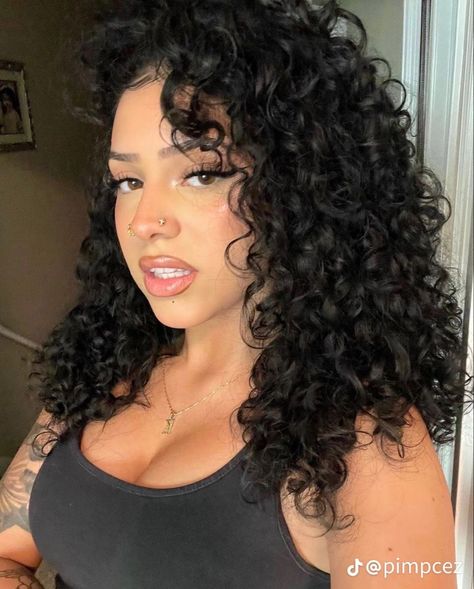 Thick Latina Baddie Aesthetic, Curlyhead Girl, Curly Hair Selfie Instagram, Latina With Curly Hair, Light Skin Curly Hair, Curly Hair Light Skin, Baddie Curly Hair, Latina Curls, 3b Curly Hairstyles