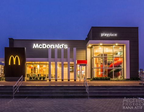 Mc Donalds Exterior, Mcdonald’s Exterior, Mcdonald’s Building, Fast Food Restaurant Bloxburg, Fast Food Restaurant Design Exterior, Mcdonald’s Bloxburg, Mcdonalds Exterior, Mcdonalds Layout, Bloxburg Restaurant Ideas Exterior