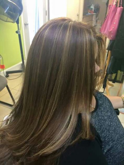 Blond hight light Shoulder Length Hair With Blonde Highlights, Hight Light, Light Streaks, Brown Hair Inspo, Brunette Hair With Highlights, Hair Streaks, Brown Hair Balayage, Hair Stylies, Haircuts Straight Hair