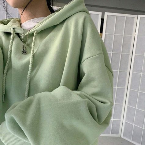 Hoddies Outfits Woman Aesthetic, Green Hoodie Outfit Aesthetic, Green Hoodie Outfit, Hoodie Outfit Aesthetic, Mint Outfit, Blue Jean Outfits, Winter Outfits Aesthetic, Outfit Hoodie, Hoodie Aesthetic