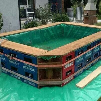 Beer crate pool Piscina Pallet, Pool Hacks, Diy Swimming Pool, Pool Installation, Diy Pool, Building A Pool, Samos, Swimming Pool Designs, Inground Pools