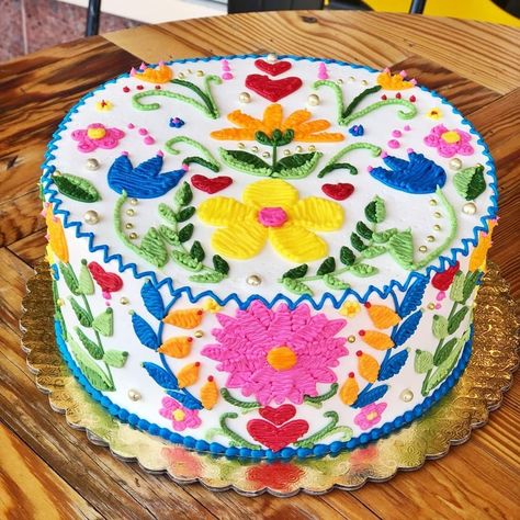 Mexican Fiesta Cake Girl, Fiesta Bday Cake, Mexican Flower Cake, Mexican Themed Birthday Cake, Encanto Sheet Cake, Mexican Cake Ideas Birthdays, Fiesta Sheet Cake, Mexican Cake Decoration, Fiesta Cake Ideas