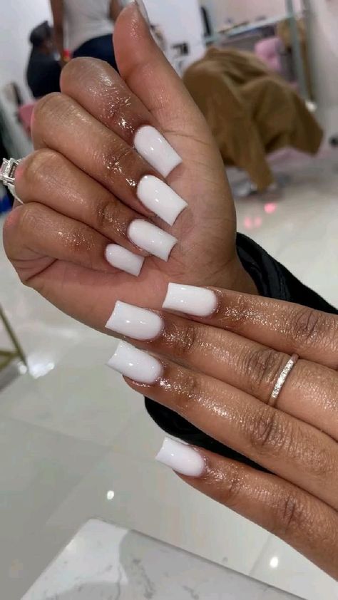 Medium Coffin White Nails, Square Acrylic Nails Colors, Plain Baddie Nails, Baddie Short Acrylic Nails White, Medium Nail Inspo Acrylic, White Square Acrylic Nails, Nut White Nails, Acrylic Nails Simple, Drippy Nails