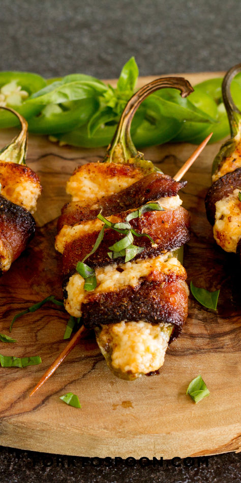 For a quick and easy classic appetizer, try these Bacon Wrapped Air Fryer Jalapeño Poppers! Each pepper is filled with a creamy cheese and onion blend, then wrapped in crispy bacon for the perfect bite-sized treat. Easy Air Fryer Snacks, Dinners Air Fryer, Air Fryer Jalapeno Poppers, Meals Under 30 Minutes, Quick Air Fryer Recipes, Air Fryer Jalapeno, Vegan Jalapeno Poppers, Simple Air Fryer Recipes, Air Fryer Dinners