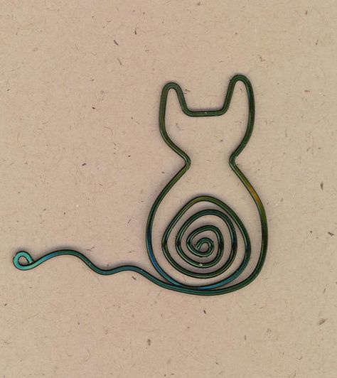 cat - 18 g green wire Wire Cat, Sculptures Sur Fil, Wire Bookmarks, Wire Jig, Cat Bookmark, Wire Ornaments, Art Wire, Diy Wire Jewelry, Wire Work Jewelry