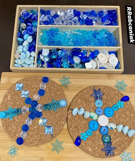 Winter Construction Eyfs, Winter Discovery Center Preschool, Winter Loose Parts, Christmas Pre K Activities, Winter Math Activities Preschool, Winter Activities For Babies, Build A Snowflake, Winter Activities Preschool, Thema Winter