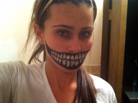 Halloween makeup, scary smile makeup, scary makeup, big smile Skeleton Mouth Makeup, Mouth Makeup, Scary Smile, Makeup Clown, Halloween Makeup Clown, Smile Makeup, Makeup Scary, Halloween Makeup Scary, Scary Makeup