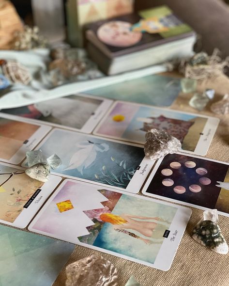 💭🪞 Today we highlight 𝐓𝐡𝐞 𝐅𝐢𝐞𝐥𝐝 𝐓𝐚𝐫𝐨𝐭, this beautiful deck was created to guide readers through the sacred space (the field) where the tarot narrative takes place. Inspired by colorful, botanical, and otherworldly dreamscapes, the feminine yet powerful artwork situates the reader within the scene, allowing them to easily connect with the card meanings. 🗺️ This soft & surreal deck acts as an intuitive tool to help readers navigate through life, relationships, and their inner and outward jour... Powerful Artwork, Card Meanings, Human Design, Sacred Space, The Scene, Feng Shui, Bedroom Ideas, Surrealism, Astrology