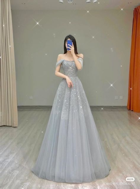 Cute Gowns Classy, Quinceanera Dresses Simple, Modest Ball Gowns, Grey Ball Gown, Modest Prom Dresses For Teens, Korean Prom, Korean Gown, Kpop Stage Outfits, Ball Gowns Fantasy