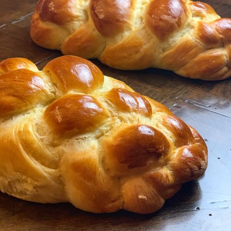 Classic Challah - The Kosher Baker Jewish Challah Bread Recipe, Sweet Challah Bread Recipe, Best Challah Recipe, Shabbat Recipes, Challah Recipe, Challah Bread Recipes, Jewish Holiday Recipes, Braided Bread, Challah Bread