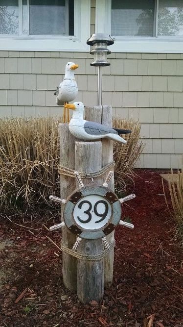 nautical lawn piling with seagulls solar light and address plaque, curb appeal, diy Strand Decor, Deco Marine, Cedar Posts, Nautical Home, Address Plaque, Beach Signs, Beach Crafts, Cool Ideas, House Numbers