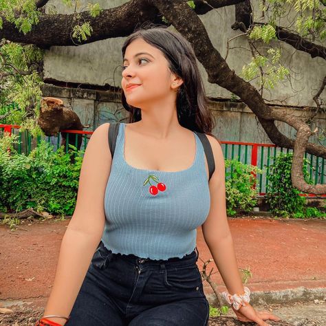 Riya pandey official on Instagram: “Whatever is good for your soul , DO THAT ✨ . Top:- @tryonclothe_ . . @officialjoshapp #joshapp #joshenglish . . . #riyapandey…” Stylish Girl, Crop Tops, Hair, Women's Top, Beauty, Instagram