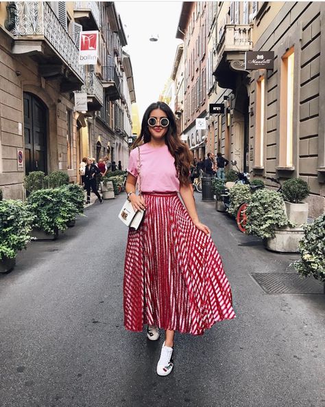 • Red Pleated Skirt, Western Wear Outfits, Long Skirt Outfits, Casual Indian Fashion, Outfits Modest, Trendy Dress Outfits, Street Style Trends, Fashion Attire, Stylish Dress Designs