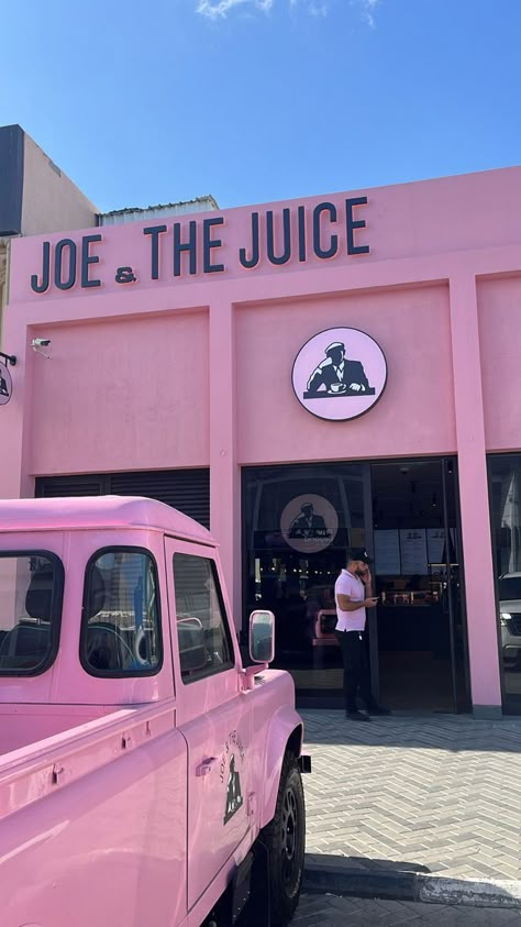 Kuwaiti Fashion, Kuwait Summer, Joe The Juice, Juice Aesthetic, Manifest Dream Life, Khaleeji Lifestyle, Juice Cafe, Joe And The Juice, Chanel Fragrance