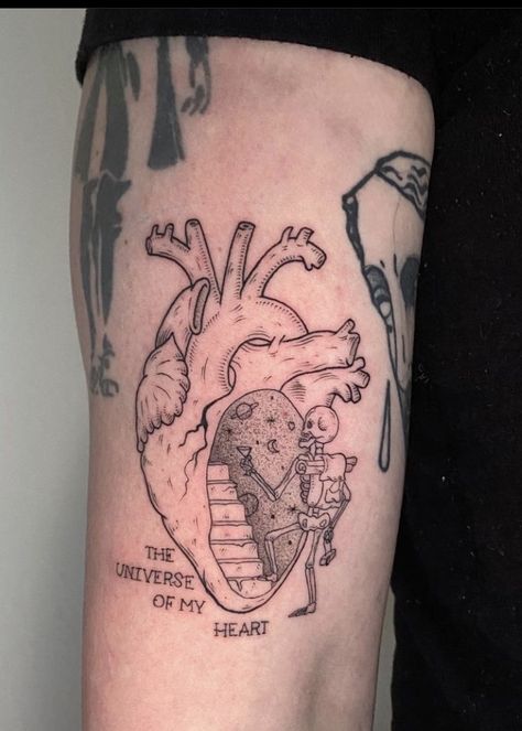 Anatomical heart surreal tattoo Human Heart Tattoo, Realistic Heart Tattoo, Anatomical Tattoos, Science Tattoos, Brain Tattoo, American Traditional Tattoo Ideas, Anatomical Heart Tattoo, Traditional Tattoo Ideas, Surreal Tattoo