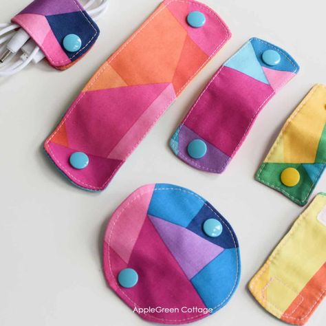 Diy Cord Wrap, Sewing Cord Organizer, Sewing Projects With Buttons, Diy Cord Keeper, Cord Keeper, Cord Keepers To Sew, Diy Cord Organizer, Easy Crafts To Sell, Sewing Easy Diy