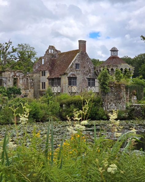 SWIPE ➡️ Good morning to you! While back in Kent, we had to return to the beautiful Scotney Castle, as we didn't have much time in April and never managed to view the inside of the main house or the house adjacent to the tower. Luckily, in-between the showers, we were able to see both and I'll share photos later in my gallery. This collection is of the ruins of the original 14th century castle and the only remaining of four original towers. I've taken so many photos of this beautifully romant... James Lloyd, Lloyd Cole, Scotney Castle, Belton House, 17th Century Art, Luxor Egypt, England And Scotland, Future City, National Trust