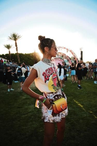 https://icecreamandneondreams.com/festivalstyle/ Electro Festival Outfit, Mode Coachella, Rocker Chic Outfit, Cochella Outfits, Lollapalooza Outfit, Hippie Rock, Festival Outfit Inspiration, Handbag Trends, Festival Inspo