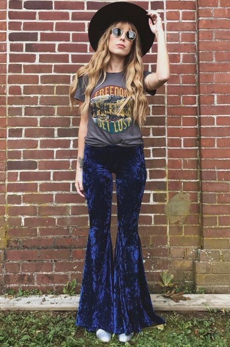 Senior Photos: What To Wear For 70's Inspired Fashion Trends | Slowey Snaps Coachella 2020, Mel Brown, 70s Inspiration, Bottoms Outfit, Velvet Bell Bottoms, Bell Bottoms Outfit, Hippie Baby, Boho Mode, Modern Hippie