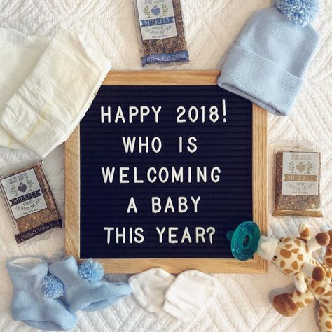 Raise your hand if you are welcoming a baby in 2018! 🙋🏼‍♀️ This goes for all pregnant moms, aunts and excited friends! Baby Maverick, Neutral Pregnancy Announcement, Neutral Baby Announcement, Baby Announcement Digital, Boost Milk Supply, Birthday Party Planning, Before Baby, Pregnancy Reveal, Pregnant Mom