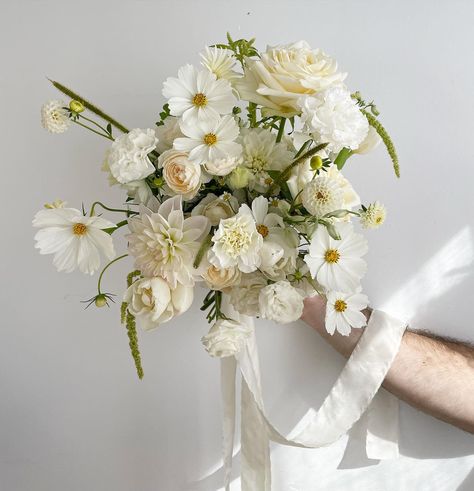 photo dump of a whimsy & elegant white + green wedding. save for inspo 💌 scroll to see all of the sweet bouquets 🥰 Venue: @bundaleer Florist: @beesblossomsfloralstudio Hair: @eliseannhair MUA: @sabrinawalsh_mua Photographer: @everymomentcollective Cake: @wildcanaryeat Dress: @janehillbridal Celebrant: @venitamanningcelebrant Music: @elevationliveband Unique White Flower Bouquet, White Organic Bridal Bouquet, Garden Flowers Wedding Bouquet, Wedding Flowers Color Schemes, White Garden Bouquet Wedding, White Wedding Bouquets With Pop Of Color, White Gardenia Bouquet, Summer White Wedding Flowers, Wedding Aesthetic Moodboard