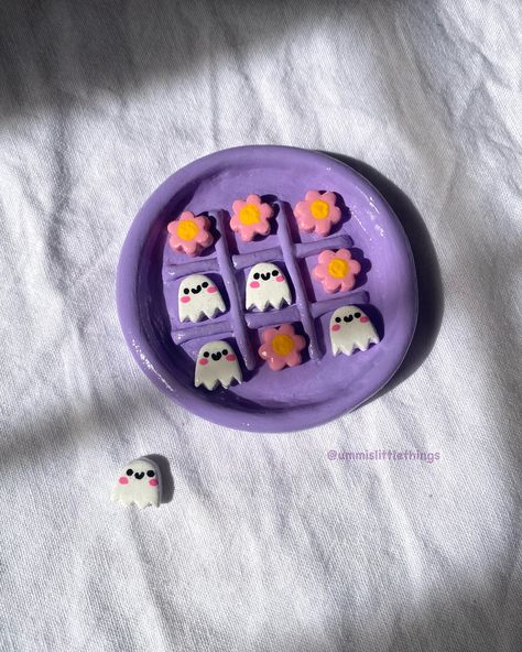 Tic tac toe !! Handmade out of clay !! 🎀✨ DM to order 💜🥰 #cuteclay #claycat #clayart #clayartist #claylove #claycreations #claycraft #smallbusiness #handmadewithlove #handmadegifts #tictactoe #claygame #handmadecrafts #handmadeisbetter Clay Tictactoe, Stardew Valley Clay Art, Clay Tic Tac Toe Board, Tic Tac Toe Board, Cute Clay, Diy Clay Crafts, Tic Tac Toe, Clay Ideas, Tic Tac