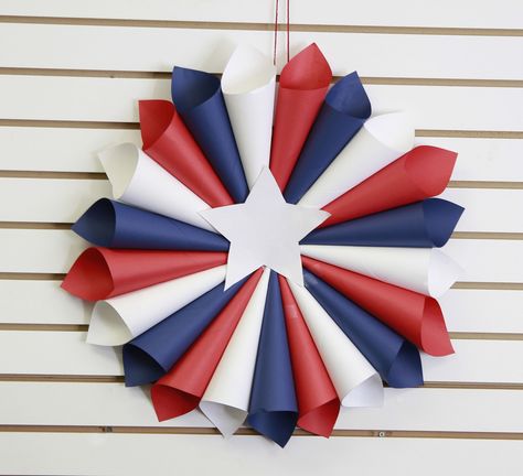 Make a Memorial Day Wreath this weekend! Diy Patriotic Wreath, 17. Mai, Crafts Wreaths, Memorial Day Decorations, Memorial Day Wreaths, 4th July Crafts, Patriotic Crafts, 4th Of July Decorations, Happy Memorial Day