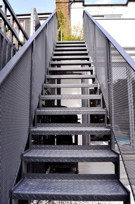 Kickplate Stairs, Steel Staircase Design, Stairs Industrial, Steel Stairs Design, Staircase Metal, Metal Garage Buildings, Steel Staircase, Industrial Exterior, درج السلم