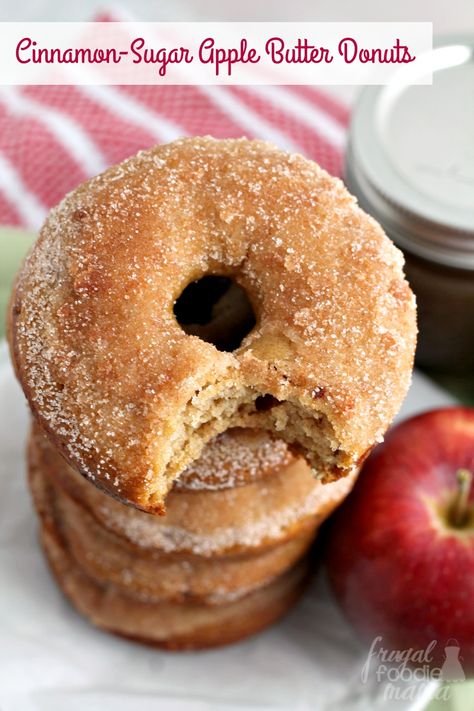 These perfect for fall Cinnamon-Sugar Apple Butter Donuts are packed with the flavors of fresh apple & spiced apple butter. Beignets Cuits, Cinnamon Sugar Apples, Apple Cider Donuts Baked, Cinnamon Donuts, Breakfast Party, Apple Cider Donuts, Baked Apple, Baked Donuts, Apple Butter