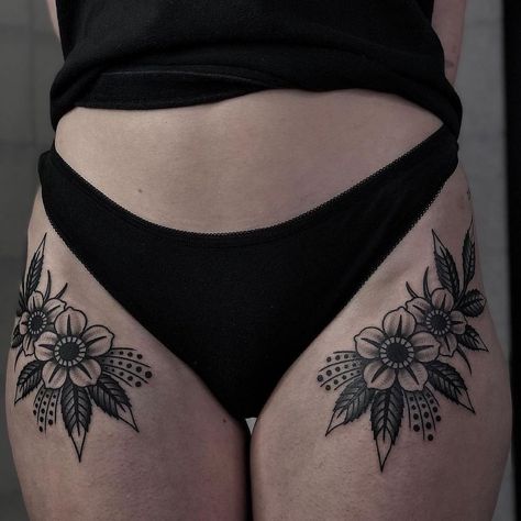 Traditional Thigh Tattoo, Appearance Goals, Botanisches Tattoo, Traditional Tattoo Inspiration, Traditional Style Tattoo, Tattoo Board, Thigh Tattoos, Thigh Tattoos Women, Knee Tattoo