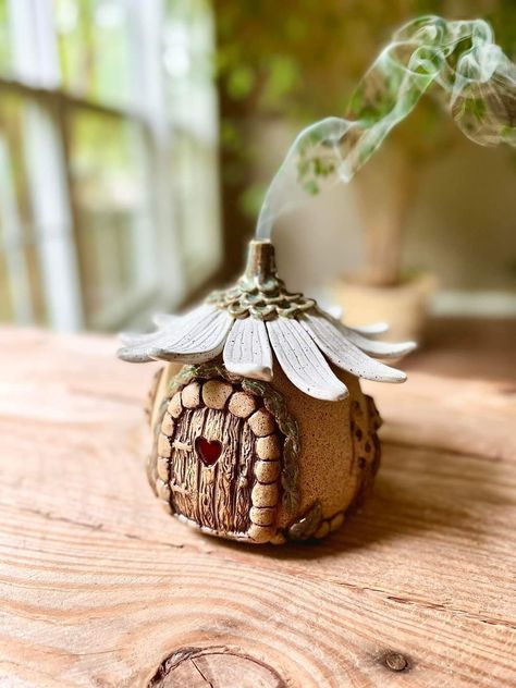 Clay House Incense Holder, Pottery Incense Burner, Diy Incense Holder, Clay Fairy House, Ceramic Incense Holder, Ceramic Incense, Air Dry Clay Projects, Tag Friends, Clay Diy Projects