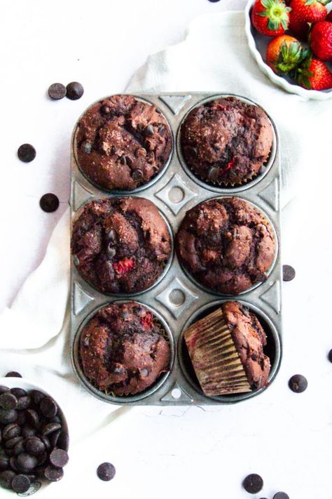 Chocolate Strawberry Muffins, Beginner Baking, Strawberry Muffin Recipes, Batch Baking, Breakfast Baking, Fruit Muffins, Resep Brownies, Small Batch Baking, Simple Muffin Recipe