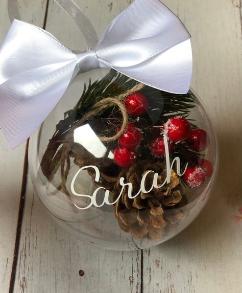 Christmas Baubles Gifts, Christmas Bauble Cricut, Filled Baubles Gifts, Personalised Family Bauble, Acrylic Baubles Cricut, Cricut Acrylic Baubles, Christmas Cricut Baubles, Baubles Cricut, Cricut Ornaments