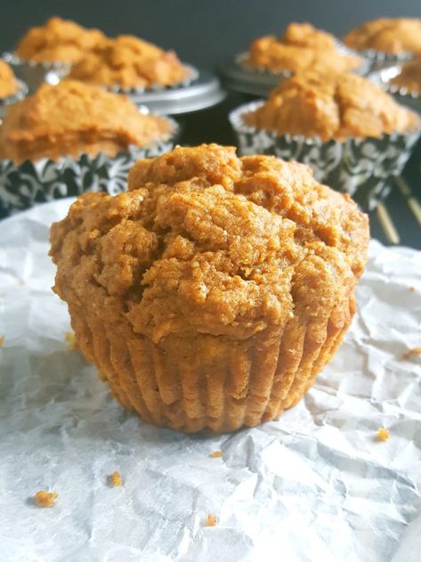 Muffins Yogurt, Homemade Pumpkin Muffins, Easy Pumpkin Muffins, Pumpkin Yogurt, Greek Yogurt Muffins, Fall Recipes Breakfast, Pumpkin Muffins Easy, Yogurt Muffins, Pumpkin Muffin Recipes