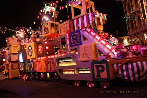 christmas floats | Disneyland’s "A Christmas Fantasy” Toy Factory Float | Flickr ... Christmas Toy Factory Decoration, Christmas In Toyland Float Ideas, Toy Factory Christmas, Cyberpunk Christmas, Christmas Toy Factory, Christmas Grotto Ideas, Christmas Toyland, Christmas Floats, Christmas Factory