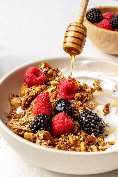 Easy 20-Minute Paleo Granola Granola Photography Styling, Granola Photography, Almond Granola Recipe, Honey Almond Granola, Granola Homemade, Pecan Granola, Paleo Granola, Granola Recipe Homemade, Almond Granola