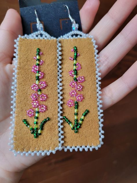 Fireweed earrings Fireweed Beaded Earrings, Beaded Fireweed, Indigenous Beading, Floral Beadwork, Beading Design, Beadwork Ideas, Textile Art Dolls, Medicine Pouch, Native Beading Patterns