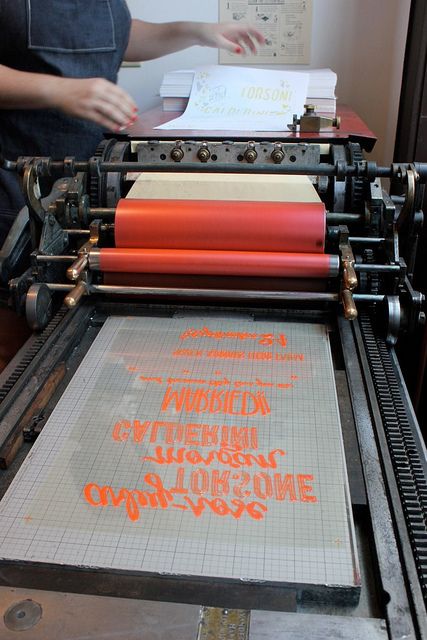 Movable Type Printing, Printing Press Wedding Invitations, Letterpress With Cricut, Linotype Machine, Letterpress Effect Illustrator, Tshirt Printing Business, Offset Printing, Paper Boy, Cardboard Box Crafts