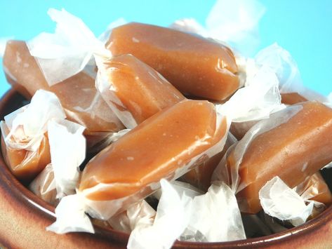 Types Of Candy, How To Make Caramel, Pretzel Dip, Candy Melts, Sugar And Spice, Candy Recipes, Salted Caramel, No Cook Meals, Cookie Decorating