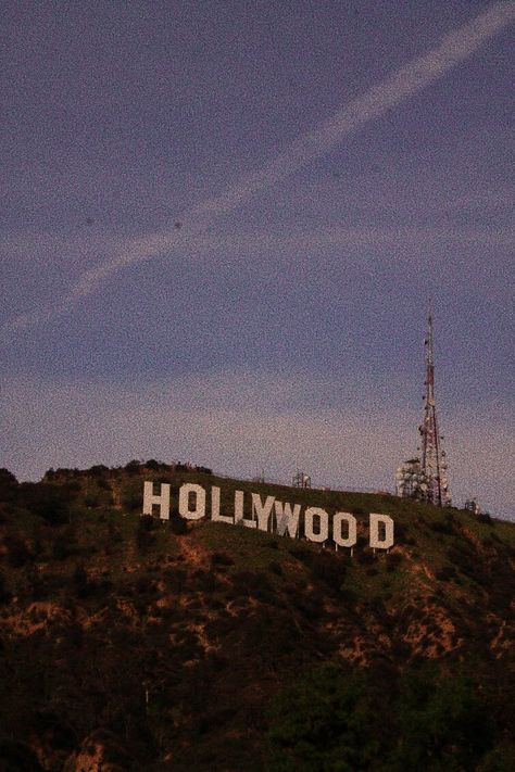 Hollywood Sign // Los Angeles 🌞 Hollywood Sign Black And White, Los Angeles 2000s, Vintage California Photography, Hollywood Sign Aesthetic, Hollywood Background, Vintage Hollywood Aesthetic, Americana Core, Vintage Hollywood Sign, Hollywood Wallpaper