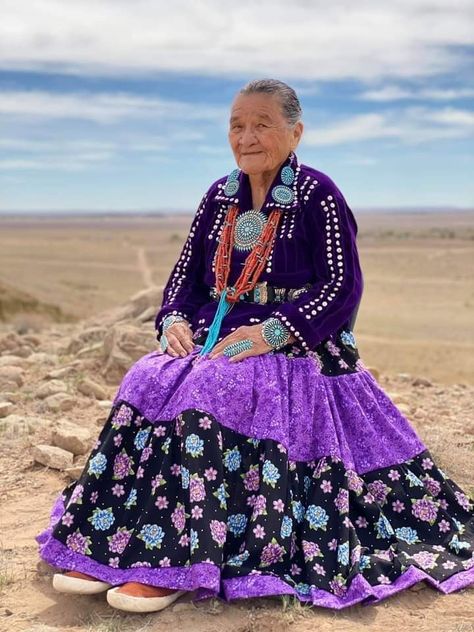 Navajo Traditional Skirts, Navajo Traditional Dress, Native American Fashion Traditional, Navajo Traditional Outfits, Navajo Dresses, Navajo Outfits, Native American Queen, Navajo Fashion, Navajo Clothing