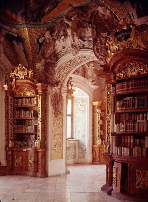 Istoria Artei, Dream Library, Beautiful Library, Baroque Architecture, Home Libraries, Home Library, Book Nooks, Beautiful Architecture, Design Case