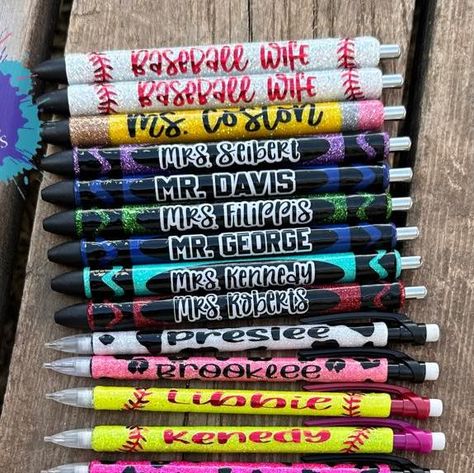 CNP Custom Creations on Instagram: "Got lots of pens and pencils done😁✨ #glitter #glitterpen #nonglitter #baseballwife #pencil #crayon #cowprint #leopard #softball #football #papermate #papermateinkjoygelpens #inkjoygelpens #mechanicalpencils #theglitterguy #theglitterguyglitter #ccdiyuvresin #craftingmomma #handmade #crafting #smallbusiness #shopsmall #shoplocal #texas #cnpcustomcreations" Glitter Pen Ideas, Baseball Wife, Papermate Inkjoy Gel Pens, Diy Uv Resin, Pen Ideas, Paper Mate, Pencil Crayon, Glitter Pens, Pens And Pencils