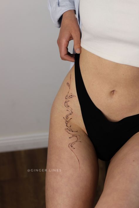 Subtle Hip Tattoo, Side Ribcage Tattoo Women, Hip Wrap Tattoo, Double Hip Tattoo, Flowy Tattoo Design, Abstract Flow Tattoo, Chubby Tattoo, Female Spine Tattoos, Hip Bone Tattoos Women