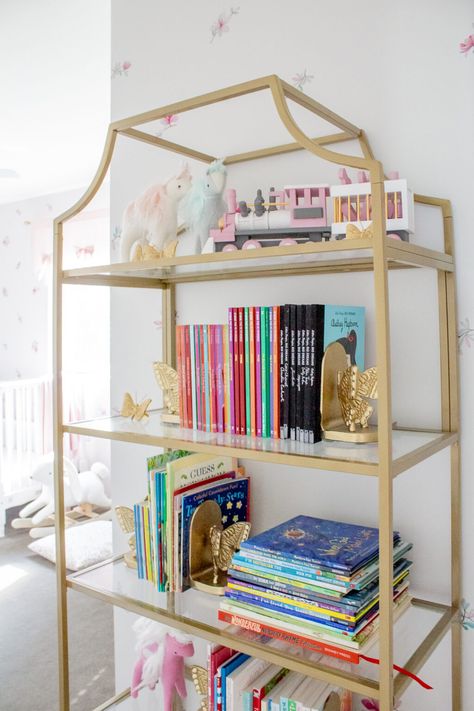 Girls Shared Bedroom | Everley & Me | Omaha Mommy & Me Style Blog Room Bookshelf Ideas, Girls Shared Bedroom, Girls Bookshelf, Gold Bookshelf, Comfortable Reading Nook, Room Bookshelf, Bookshelf Inspiration, Shared Girls Bedroom, Bookshelves In Bedroom