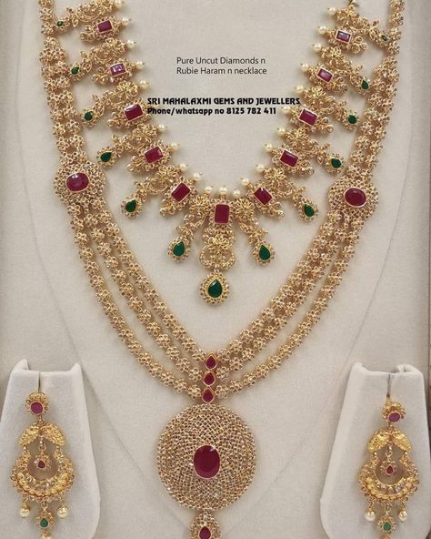 Uncut Diamond Haram Designs, Uncut Diamond Earrings, Uncut Necklace, Pretty Gold Necklaces, Ruby Necklace Designs, Uncut Diamond Necklace, Haram Designs, Indian Wedding Jewelry Sets, Antique Gold Jewelry Indian