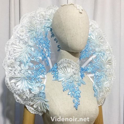 Maybe not sogoth but socool, customer asking me a shoulder piece for her ice queen that looks like ice, i think it works pretty good! I'm in love woth #shade #ombre #lace i will made more more #goth for shure #icequeen #letitgo #frozen #ice #handmade #elizabethan #ispiration Ice Witch Costume, Ice Queen Costume Diy, Ice Costume, Ice Fashion, Ice Queen Costume, Ice Dress, Polar Express Theme, Junk Kouture, Fashion Show Themes